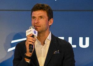 鲁梅尼格：穆勒踢了18年球已非常富有，无需为经济无忧来拜仁工作