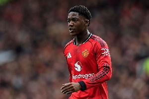 如获新生！梅努半年经历了从被阿莫林弃用到稳定首发实现续约加薪