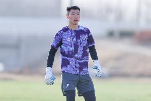 博主：方镜淇回到泰达足球场忍不住落泪，拭干眼泪后给球迷签名